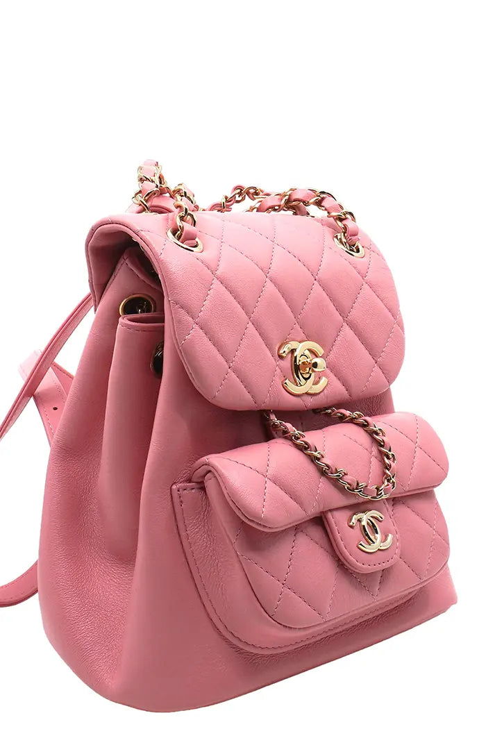 Chanel Duma Mochila  en piel de cordero acolchada rosa empolvado, artículo de segunda mano, vista 3/4 derecha