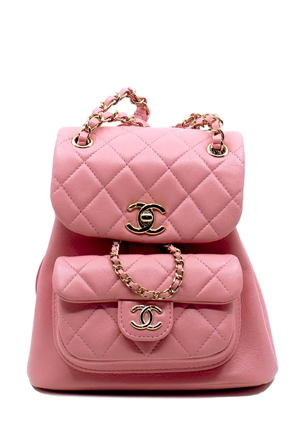 Sac à dos Chanel Duma en cuir d'agneau matelassé rose poudré, article d'occasion, vue de face