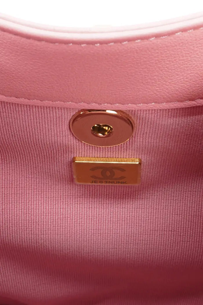 Chanel Duma Mochila  en piel de cordero acolchada rosa empolvado, artículo de segunda mano, zoom sobre el número de serie