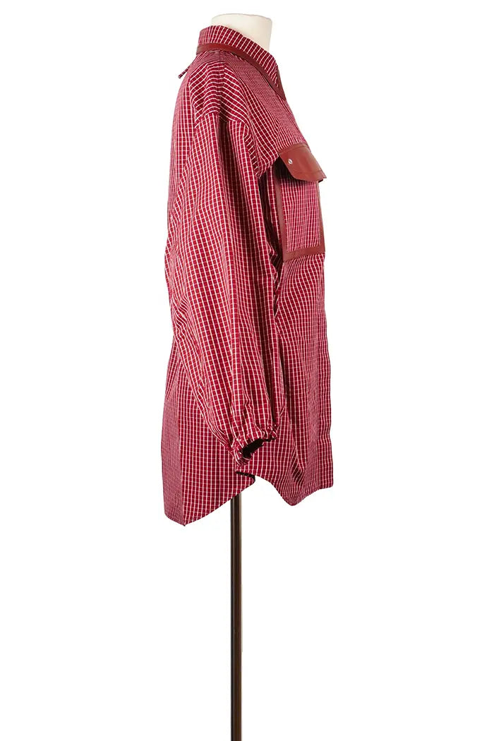 Sur-chemise Hermès 100 % coton, à carreaux rouges, article d'occasion, vue de côté