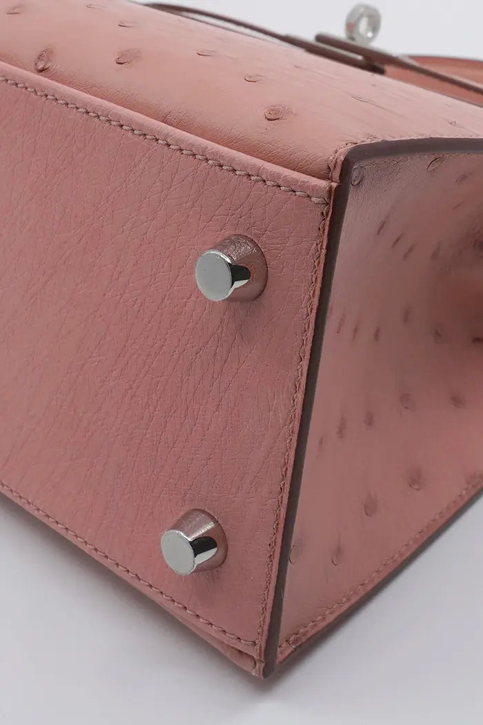 Zoom auf rechte Metallbeine des gebrauchten Sac Kelly II 25.