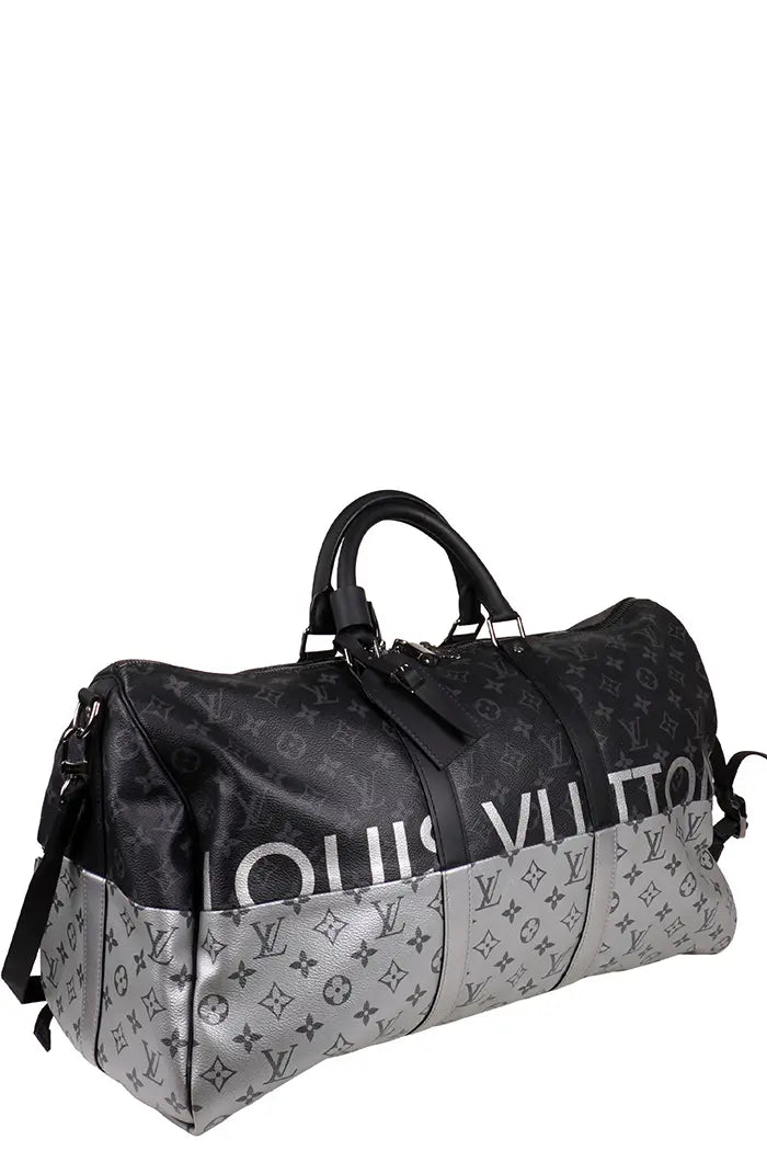 Louis Vuitton Keepall Shoulderbag 50 Split preamueblado en plata y negro Monograma lienzo, vista frontal.