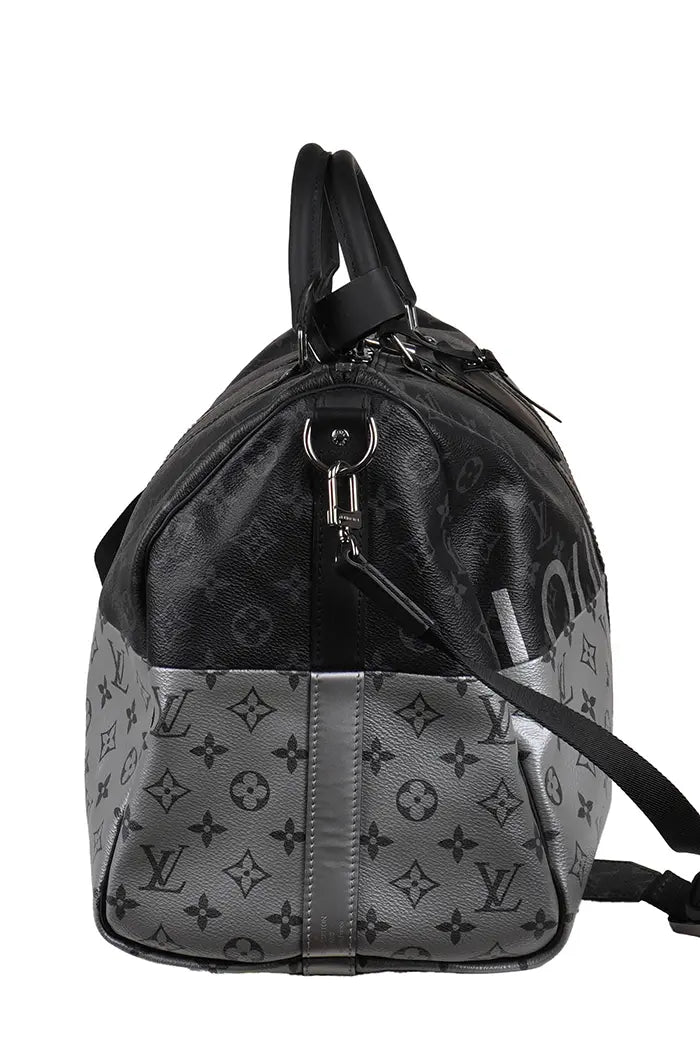 Vista lateral del bolso Louis Vuitton Silver Split preloved, edición Runway 2018.