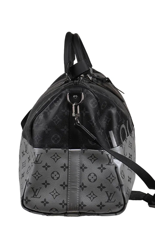 Vue latérale du sac Louis Vuitton Silver Split preloved, édition Runway 2018.