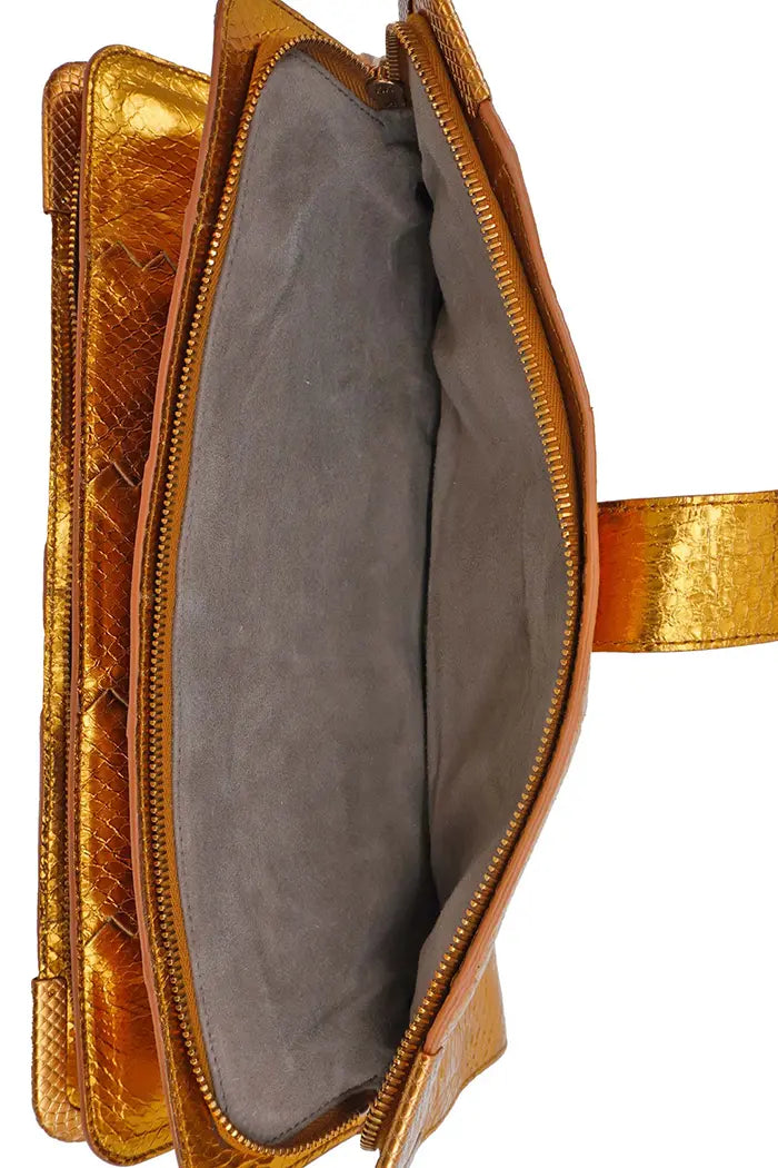 Vue intérieure de l'autre côté de la pochette Bottega Veneta