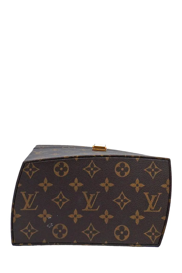 Vista superior de la bolsa Twisted Box preamueblada que muestra una marca. Artículo en buen estado.