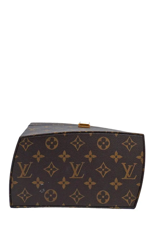 Vue du dessus du sac Twisted Box preloved présentant une trace. Article en bon état.