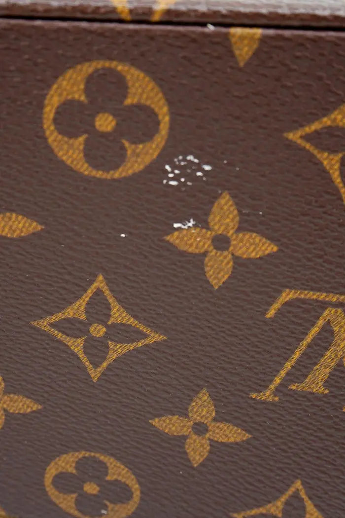 Close-up of a slight trace of wear to the Monogram canvas on the side of the preloved bag.
