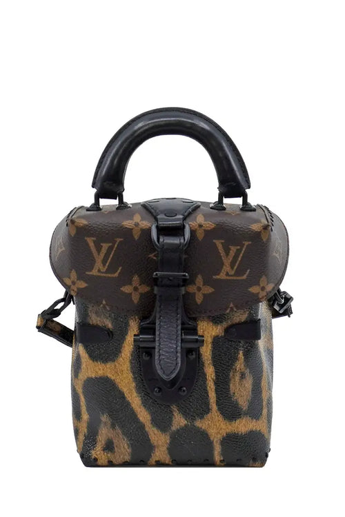 Sac preloved Louis Vuitton Camera Box toile Monogram et imprimé léopard, vue de face.