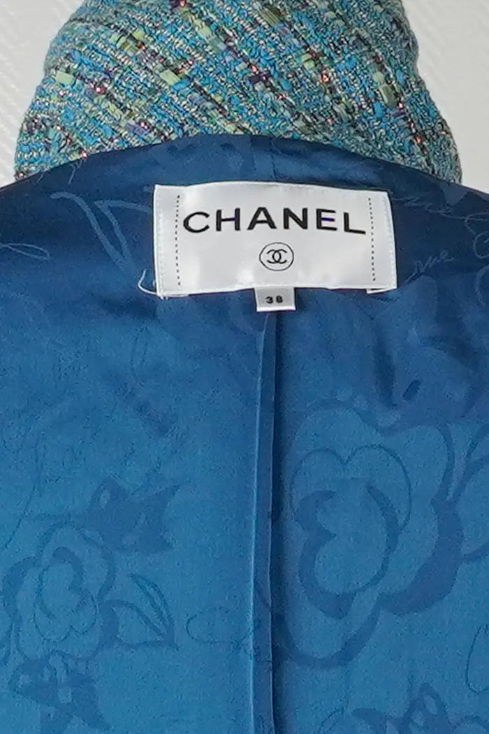 Chanel tweed preloved, Jacket Data Center 2017, zoom on the Chanel label 