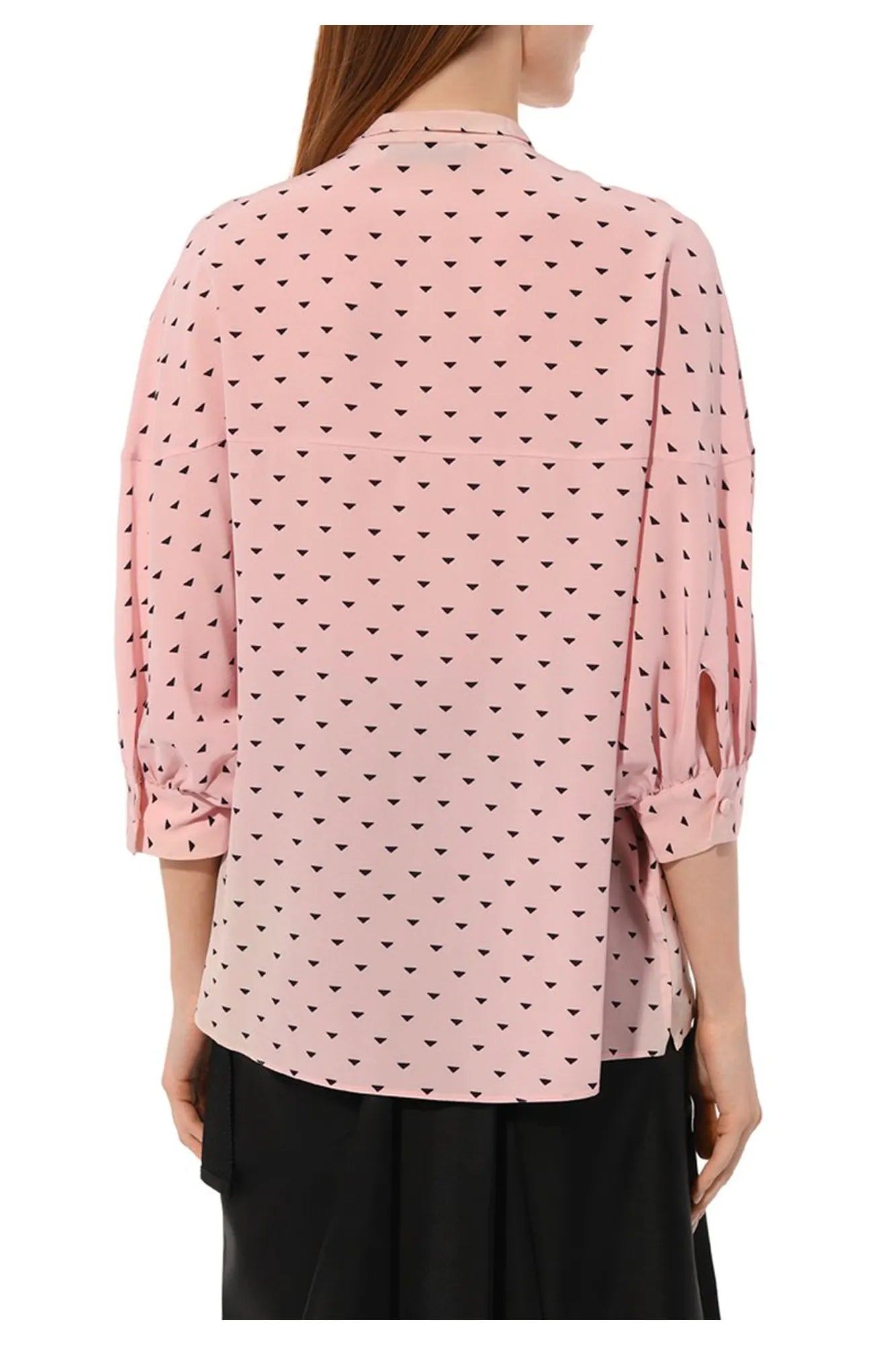 Blusa Prada de seda rosa, vista desde atrás. 