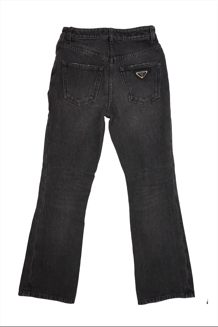 Jean Prada flared noir – vue de dos, poches plaquées et coupe évasée subtile à partir du genou, taille 25