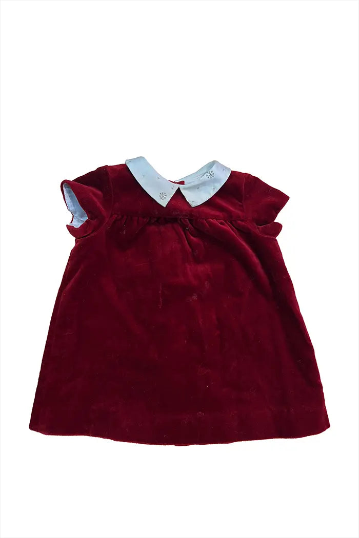 Bonpoint-Kleid aus bordeauxrotem Samt mit besticktem weißem Kragen, Vorderansicht