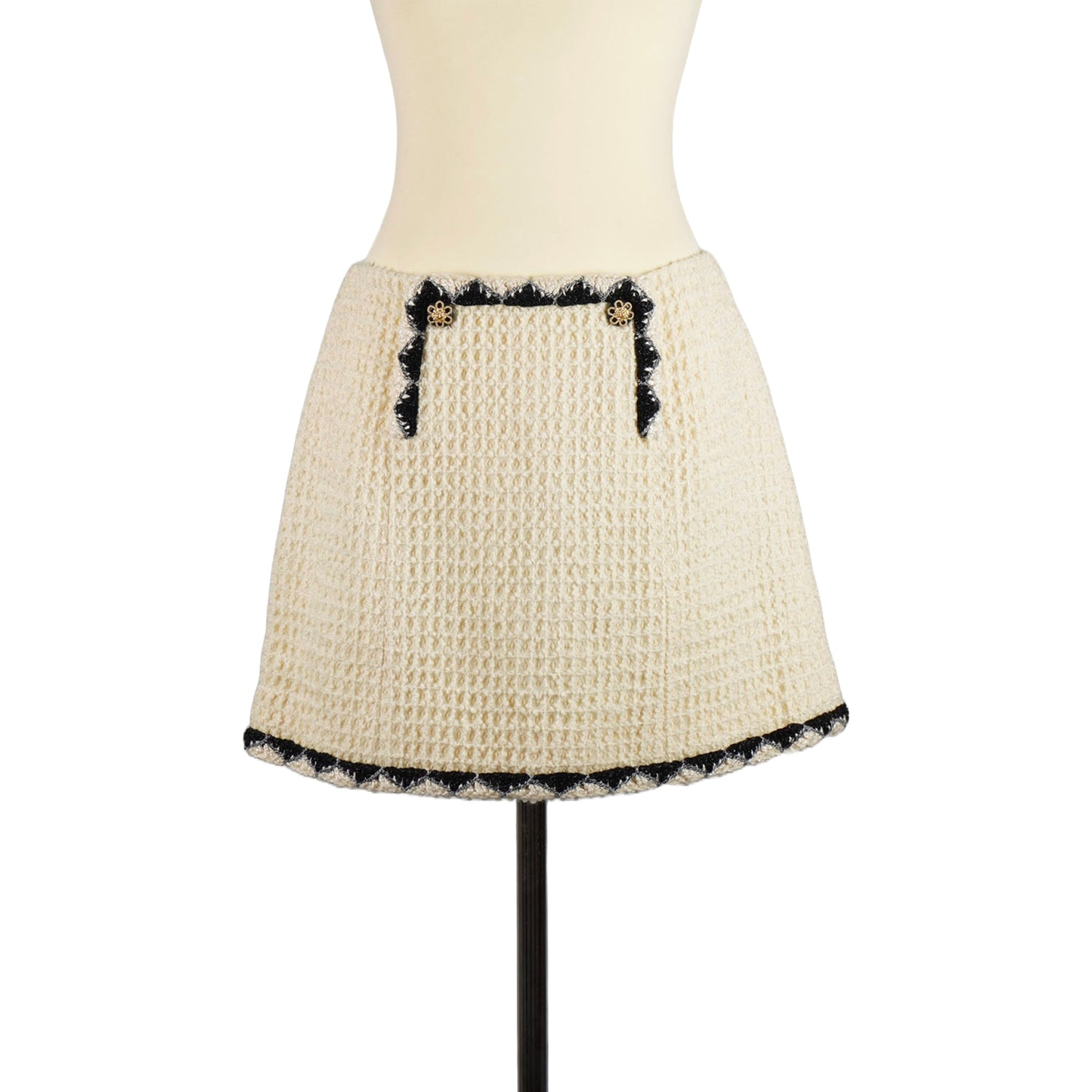 Chanel short skirt in white tweed with black raglan detail, front view.